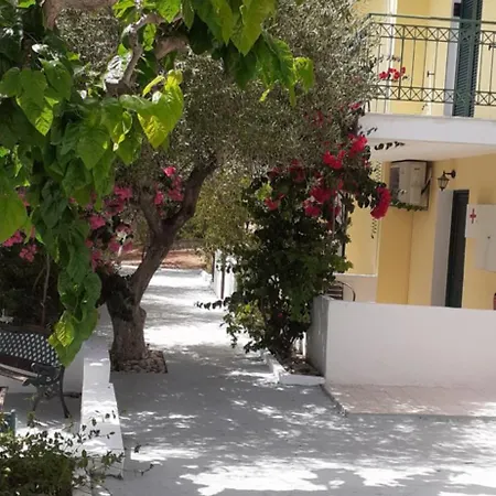 Captain's In Olive Grove * Mousata